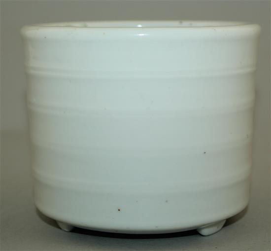 A Chinese white glazed porcelain censer, 19th century, 10.5cm